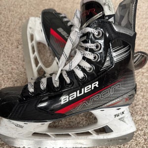 2024 Bauer Vapor XLtX Pro Hockey Skates Regular Width  Size 4.5 (Used)