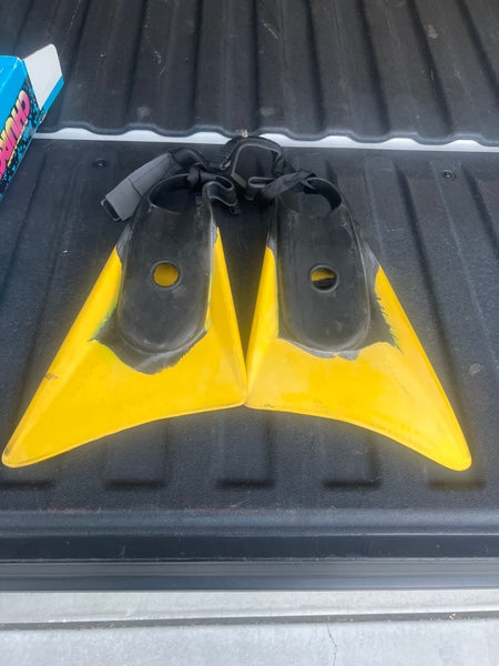 Churchill Fins Size 9-10.5
