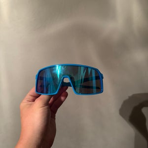 Unisex  Medium/Large Oakley Sutro Sunglasses (Used)
