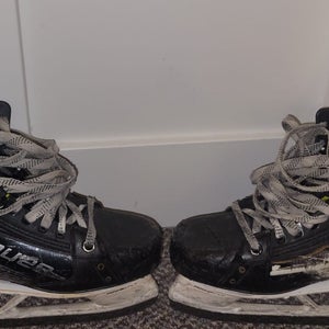 2024 Bauer Vapor Hyperlite 2 Hockey Skates Regular Width 7.5 - Fit 2 (Used)