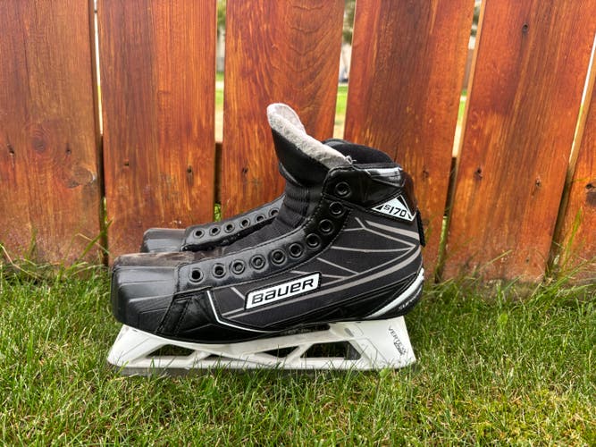 Senior Bauer Size 8 Supreme S170 Hockey Goalie Skates - with extra set of blades