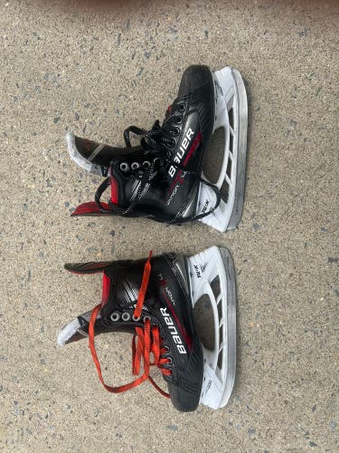 Bauer Vapor Hockey Skates Size 4 (Used)