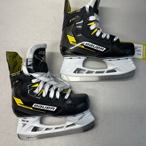Used Bauer SUPREME M4 Junior Hockey Skate Black Junior 01 11835-S000196276