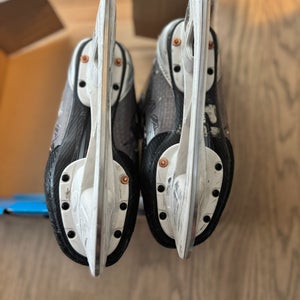 Bauer Vapor 5x pro Hockey Skates Size 3.5 (Used)