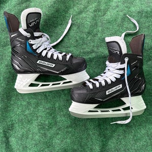 Intermediate Bauer Vapor VOLT Hockey Skates (Regular) | Size 5 (Like New)