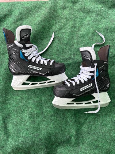 Intermediate Bauer Vapor VOLT Hockey Skates (Regular) | Size 5 (Like New)