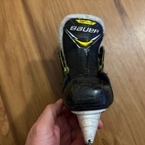 Bauer Supreme 3S Pro Hockey Skates Regular Width Size 1.5 (Used)