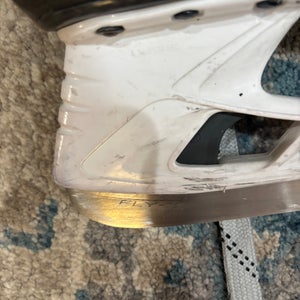2024 Bauer Supreme M5 Pro Hockey Skates Regular Width 7.5 (Used)
