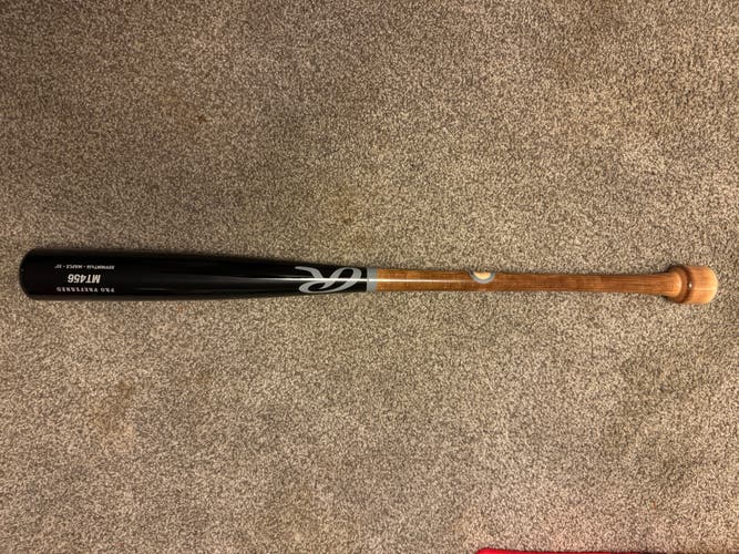2025 Rawlings MT456 Maple Bat Puck Knob(-3) 30 oz 33" (New)