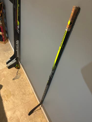 Senior Warrior Alpha LX2 Right Handed Hockey Stick W28 Pro Stock (Used)