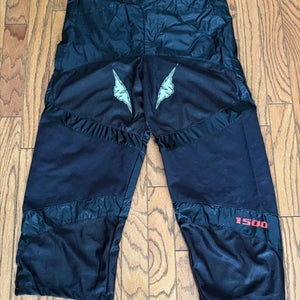 Excellent condition Mission Helium 1500 Inline Hockey Pants Black Senior Size Large (Used)