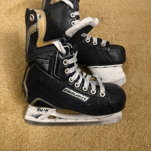 Bauer Nexus 800 Hockey Skates Regular Width Size 2 (Used)