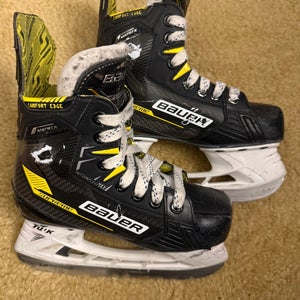 Bauer Supreme Matrix Hockey Skates Regular Width Size 1 (Used)