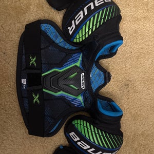 Youth Medium Bauer Shoulder Pads (Used)