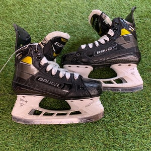 Bauer Supreme 3S Hockey Skates | Junior 2.5 (Regular)