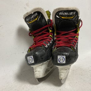 Used Bauer SUPREME M4 Junior Hockey Skate Junior 02.5 11855-S000187422