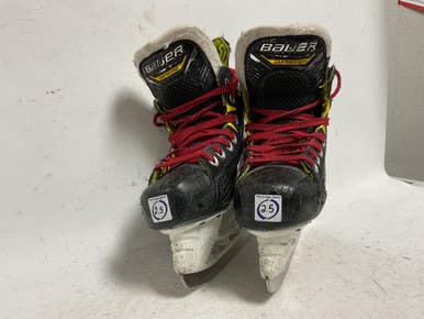Used Bauer SUPREME M4 Junior Hockey Skate Junior 02.5 11855-S000187422