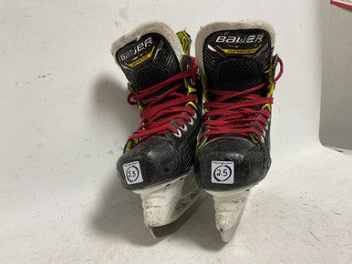 Used Bauer SUPREME M4 Junior Hockey Skate Junior 02.5 11855-S000187422