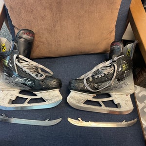 2023 Bauer Vapor Hyperlite 2 Hockey Skates Regular Width 6.5 (Used)