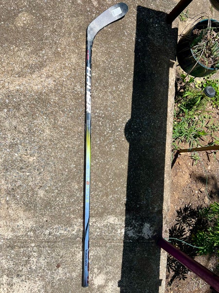 Senior Bauer Vapor Hyperlite 2 Right Handed Hockey Stick P28 (New)