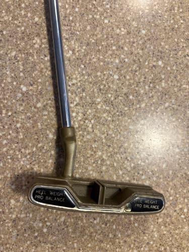 Gold Blade Right Handed Putter (Used)