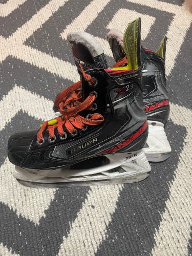 Bauer Vapor X2.9 Hockey Skates Regular Width Size 3 (Used)
