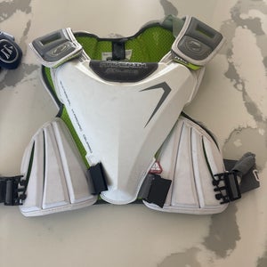 Medium Youth Maverik Max Shoulder Pads (Used)