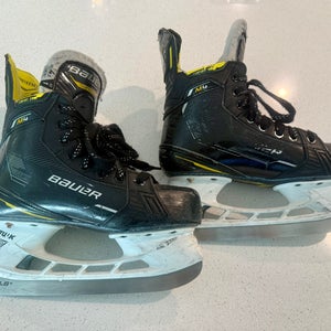 Bauer Supreme M4 Hockey Skates Regular Width   Size 4.5 (Used)
