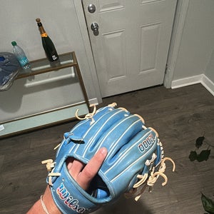 2022 Wilson RH Infield A2000 Baseball Glove 11.5" (Used)