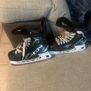 CCM Tacks XF 90 Hockey Skates Size 4 (Used)