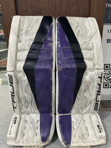 White 33" Senior True 9x3 Goalie Leg Pads (Used)