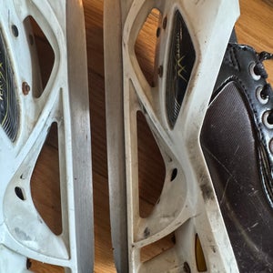 Bauer Hockey Goalie Skates Size 4 (Used)