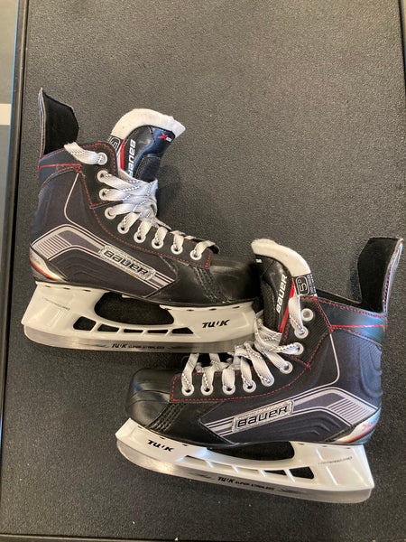 Intermediate Bauer Edge Hockey Skates Regular Width Size 5 (Used)