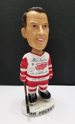GORDIE HOWE Autographed Detroit Red Wing Bobble-Head Signed Mr Hockey 1071 Goals