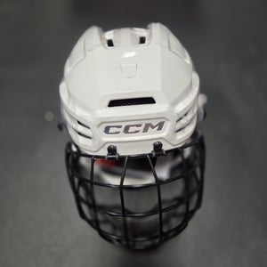 Senior Medium CCM Tacks 920 Helmet Combo Brand New