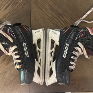 Used Junior Bauer Vapor X700 Hockey Goalie Skates 3D