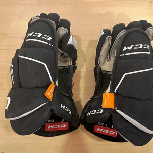 Youth CCM AS1 Hockey Gloves 9" (Used)