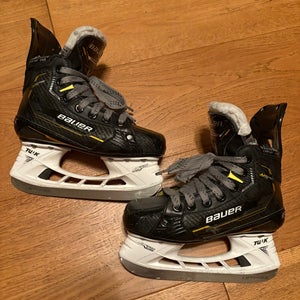 Bauer Supreme M5 Pro Hockey Skates Extra Wide Width Size 1.5 (Used)