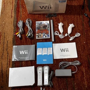 Nintendo RVL-001 Wii Console Wireless Remotes w/ Game ACCESSORIES WORK FOR PARTS