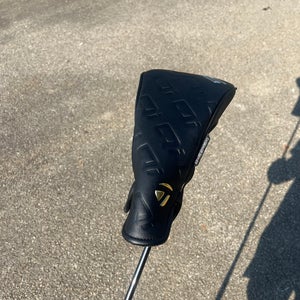 Men's 2025 TaylorMade TaylorMade Qi35 MAX Right Handed Driver Stiff Flex 10.5 Loft (Used)