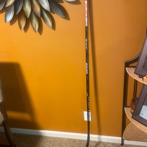 Intermediate Bauer Vapor Hyperlite Right Handed Hockey Stick P88 (Used)