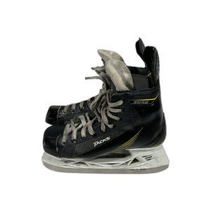 Used CCM 3052 TACKS Junior Hockey Skate Junior 03.5 11847-S000027500
