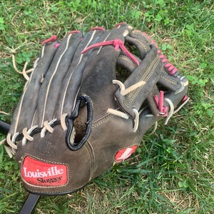 Louisville Slugger RH Outfield GTPS Softball Glove 13.5" (Used)