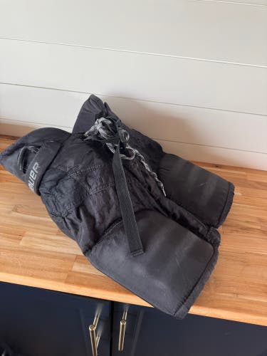 Small Junior Bauer Hockey Pants WITH SHELL (Used)