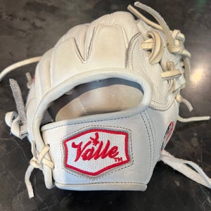 Valle Eagle 975 Training Glove, 9.75 inces (Used)