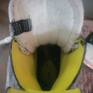 Bauer Supreme 27 Hockey Skates Regular Width (Used)