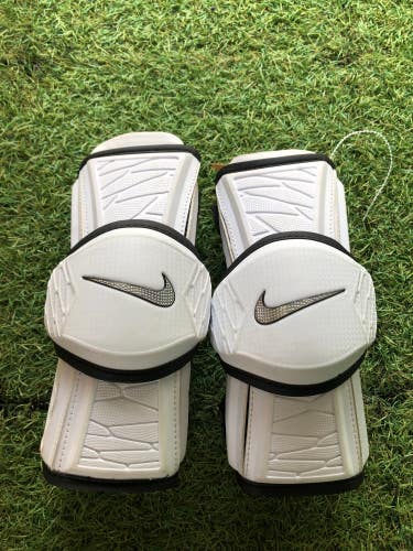 Medium Adult Nike Vapor Elite Arm Pads (Used)