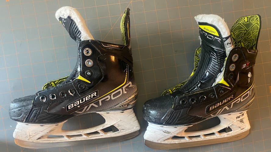 Bauer Vapor 3X Hockey Skates Size 2 (Used)