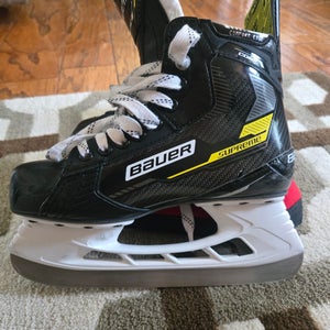 2023 Bauer Supreme Comp Hockey Skates Regular Width Size 5 (Used)