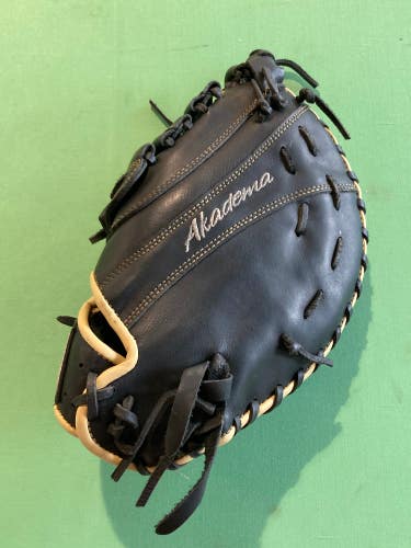 MINT CONDITION Akadema PEL994 Left Hand Throw First Base Baseball Glove 11.5"